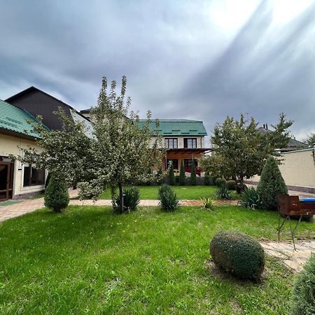Lite Guest House Бишкек Екстериор снимка